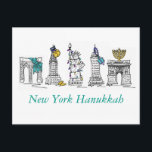 New York City NYC Hanukkah Chanukah Judenurlaub Feiertagspostkarte<br><div class="desc">Die Weihnachtspostkarten zeigen eine originelle, mit Stift und Tinte versehene Illustration, die New York City in Hanukkah feiert. Die Karte bietet eine Vielzahl von NYC architektonischen Sehenswürdigkeiten "gekleidet" für die Ferienzeit. Sehen Sie nicht, wonach Sie suchen? Brauchen Sie Hilfe bei der Anpassung? Kontaktieren Sie Rebecca, um etwas für Sie entworfen...</div>