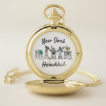 New York City NYC Hanukkah Chanukah Judenurlaub Taschenuhr<br><div class="desc">Die Pocket-Uhr zeigt eine originelle Marker-Abbildung einer Reihe klassischer NYC-Sehenswürdigkeiten,  die für die jüdischen Feiertage "gekleidet" sind. Sehen Sie nicht,  wonach Sie suchen? Brauchen Sie Hilfe bei der Anpassung? Klicken Sie auf "Kontakt mit diesem Designer",  um etwas für Sie erstellt zu haben!</div>