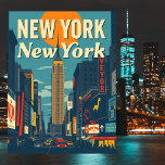 New York City Retro Vintage Travel Art Postkarte<br><div class="desc">Mit diesem Vintag inspiriert New Yorker Reiseplakat können Sie die Zeit wieder zurückgewinnen. Dieses Design besticht durch seine symbolträchtigen Sehenswürdigkeiten wie die Freiheitsstatue,  das Empire State Gebäude und die Brooklyn Bridge. Mit einer Retro-Ästhetik aus den 1950er Jahren zeichnet es den Charme und die Geschichte New Yorks aus.</div>