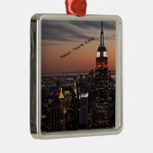 New York City Skyline bei Nacht Silbernes Ornament (Rechts)