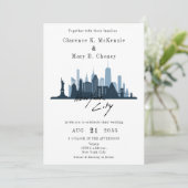 New York City Skyline-Hochzeit in Urlaubsort Einladung (Stehend Vorderseite)