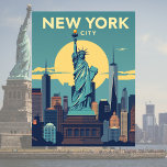 New York City Statue of Liberty Travel Vintag Postkarte<br><div class="desc">Mit dieser Vintagen Postkarte mit der berühmten Freiheitsstatue in New York City feiern Sie den Geist der Freiheit. Stehend stolz im New Yorker Hafen empfängt dieses weltberühmte Freiheitssymbol Besucher aus aller Welt. Mit einem nostalgischen Retro-Design erfasst diese Postkarte den zeitlosen Reiz des bleibenden Erbes des Big Apple und Lady Liberty...</div>