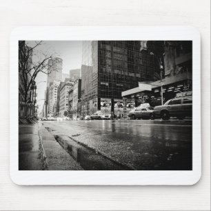 New York City Street im Regen Mousepad