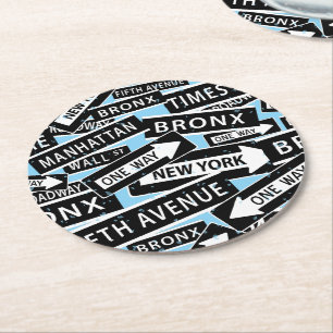 New York City Street Sign Pattern auf Light Blue Runder Pappuntersetzer