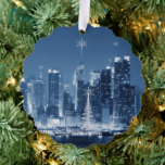 New York City Winter Skyline Weihnachtszusätze Ornament Karte<br><div class="desc">New Yorker Winternachtskyline,  weißer Weihnachtsbaum und Schneeflocken.</div>