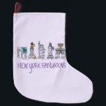 New York Hanukkah Lila Chanukah Holiday Sehenswürd Großer Weihnachtsstrumpf<br><div class="desc">Eine originelle Brien-and-Tinte-Illustration verschiedener New Yorker Sehenswürdigkeiten,  die für die Urlaubssaison "gekleidet" sind. Perfekt für Hanukkah! Dieses Design ist auch auf anderen Produkten erhältlich. Sehen Sie nicht,  wonach Sie suchen? Brauchen Sie Hilfe bei der Anpassung? Kontaktieren Sie Rebecca,  um etwas für Sie entworfen zu haben.</div>