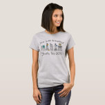 New York Hanukkah NYC Chanukah Holiday Family Trip T-Shirt<br><div class="desc">Das Tee-Shirt zeigt eine originelle Illustration einer Reihe klassischer NYC-Sehenswürdigkeiten, "gekleidet" für die Ferienzeit. Einfach mit Ihren Informationen für ein einzigartiges Hanukkah New York City Trip Shirt personalisieren. Sehen Sie nicht, wonach Sie suchen? Brauchen Sie Hilfe bei der Anpassung? Klicken Sie auf "rebeccaheartsny" (obere rechte Ecke) und dann auf "Kontakt...</div>