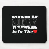 New York Is In The Heart – Bold Skyline Graphic De Mousepad (Vorne)