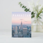 New York Manhattan Text Pink Blue Skyline Sunset Postkarte (Stehend Vorderseite)