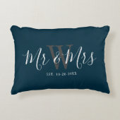 New York Mr. Navy Blue Script Monogram Initial Dekokissen (Vorderseite)