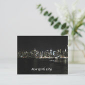New York Nighttime Skyline Postkarte (Stehend Vorderseite)