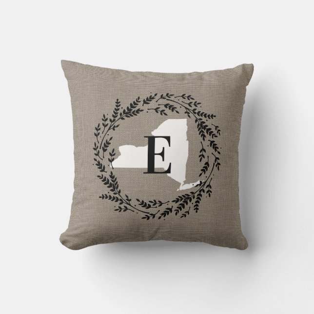 New York Rustic Wreath Monogram Throw Kissen (Vorderseite)
