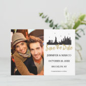 New York Skyline Gold Script Save the Date (Stehend Vorderseite)