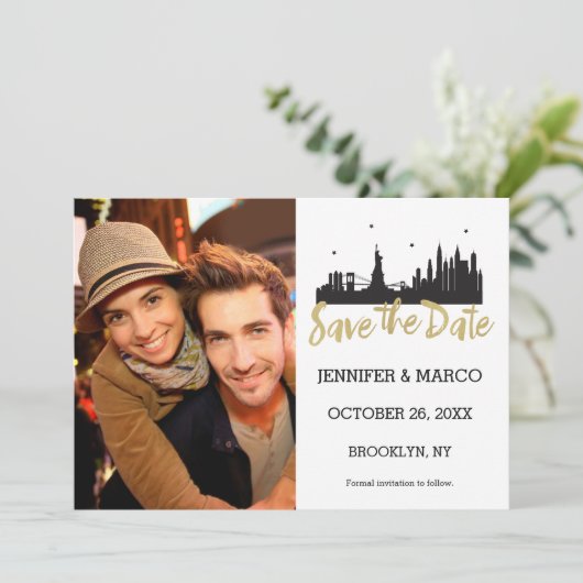 New York Skyline Gold Script Save the Date (Stehend Vorderseite)