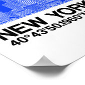 New York Skyline + Koordinaten in Blue Backgr. Poster (Ecke)