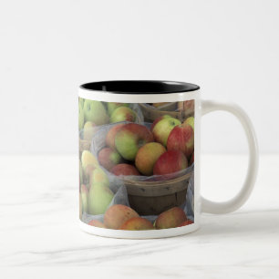 New York State Macintosh-Äpfel in Körben Zweifarbige Tasse