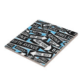 New York Street Signs Schwarz-weiß Blue Fliese (Seite)