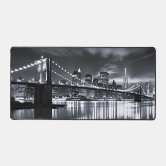 New Yorker Skyline Brooklyn Bridge Monochrom Nacht Schreibtischunterlage