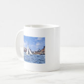 New Yorker Stadtansicht mit Segelboot Kaffeetasse (Vorderseite Links)
