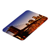 New Yorker Stadtbild mit Brücke über den Fluss Magnet (Linke Seite)