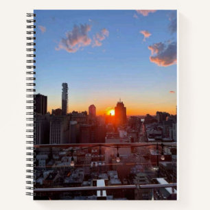 New Yorker Stadtbild Sonnenuntergang Dachterrasse Notizblock