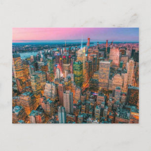 New Yorker Stadtsilhouette bei Sonnenuntergang N Einladungspostkarte