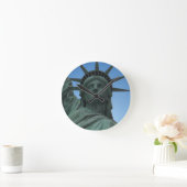 New Yorker Uhrenstatue der Freiheitsmauer Runde Wanduhr (Zuhause)