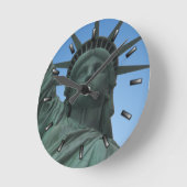 New Yorker Uhrenstatue der Freiheitsmauer Runde Wanduhr (Winkel)