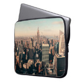 New Yorker Wolkenkratzer überblicken die Stadt. Laptopschutzhülle (Vorderseite Links)