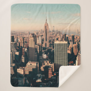New Yorker Wolkenkratzer überblicken die Stadt. Sherpadecke