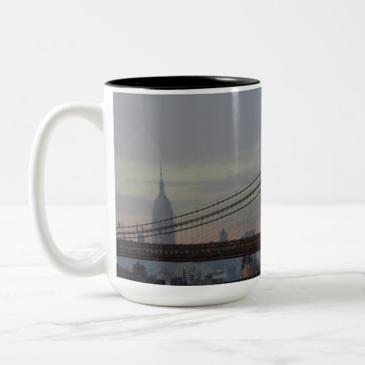 New- YorkSkyline mit Brooklyn-Brücke Zweifarbige Tasse (Links)