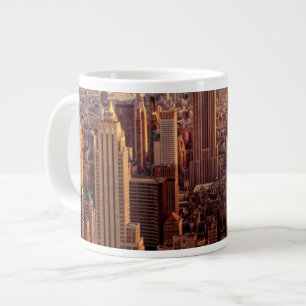 New Yorkskylinestadt mit Reich-Staat Jumbo-Tasse