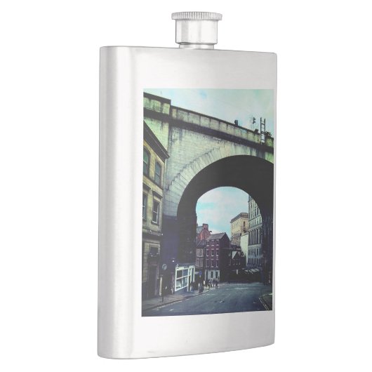 Newcastle Flachmann (Rechts)