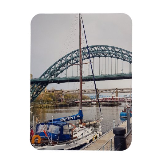 Newcastle Magnet (Vertikal)