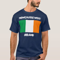 Newcastle West, Irland mit irischer Flagge