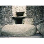 Newgrange Irland, alte gewundene Symbole Freistehende Fotoskulptur<br><div class="desc">Ansicht von roofbox u. von kerbsone mit alten gewundenen synbols bei Newgrange Co. Meath Irland,  errichtetes c3500BC.</div>
