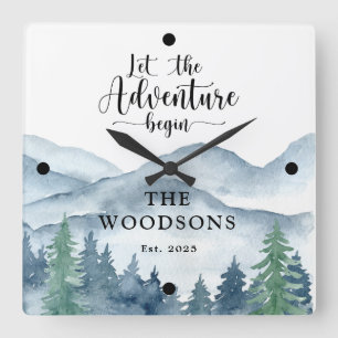Newlyweds Forest Adventure Begins Wedding Quadratische Wanduhr