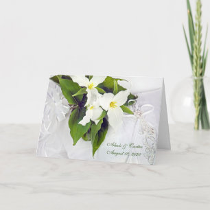 Newlyweds-trillium bridal bouquet on pillow karte