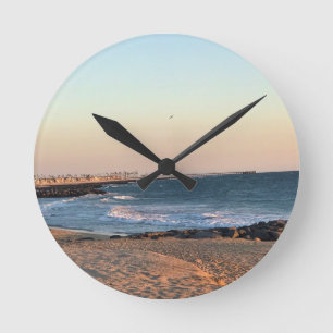 Newport Beach in Sunset, Kalifornien Runde Wanduhr