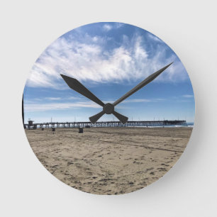 Newport Pier, Newport Beach, Kalifornien Runde Wanduhr