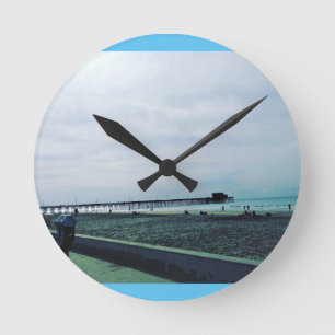 Newport Pier, Newport Beach, Kalifornien Runde Wanduhr