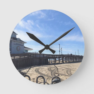 Newport Pier, Newport Beach, Kalifornien Runde Wanduhr