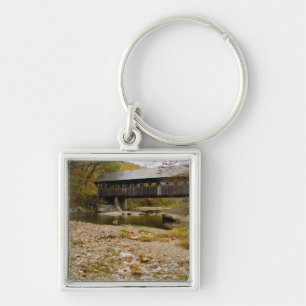 Newry Covered Bridge über den Fluss im Herbst Schlüsselanhänger