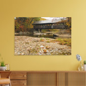 Newry Covered Bridge über Fluss im Herbst Leinwanddruck (Insitu (Wohnzimmer))