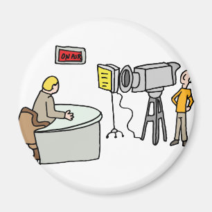 Newscaster Reporting live im Studio Magnet