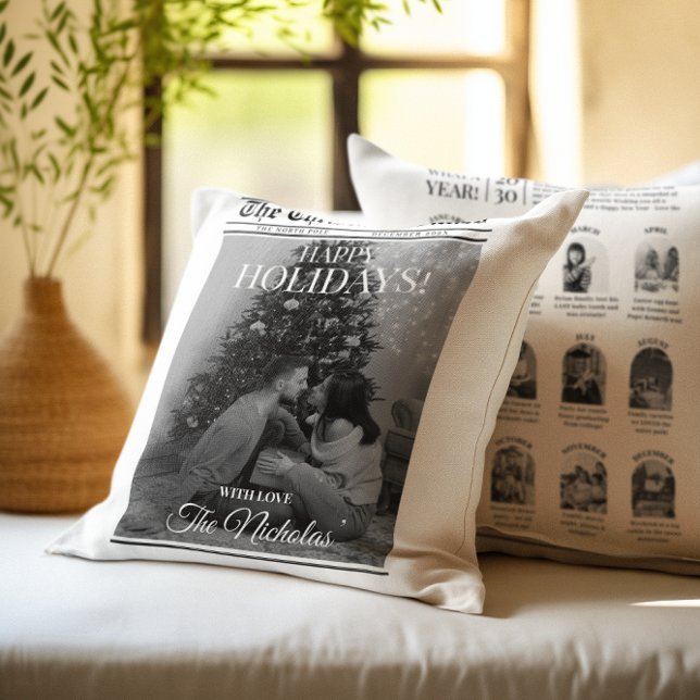 Newspaper What A Year Black White Photo Christmas Kissen (Von Creator hochgeladen)