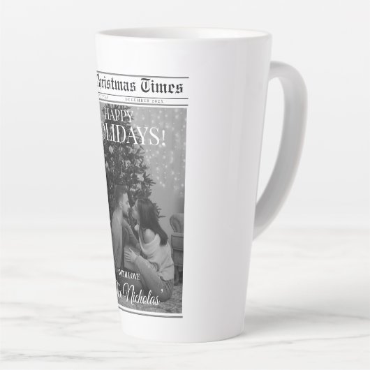 Newspaper What A Year Black White Photo Christmas Milchtasse (Rechte Ecke)