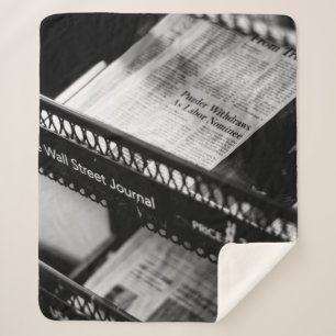 NEWSPAPIERE AUF DER WALL STREET JOURNAL RACK SHERPADECKE