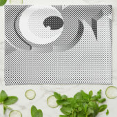 Newsprint-Schüssel in Schwarz und Weiß Handtuch (Gefaltet)