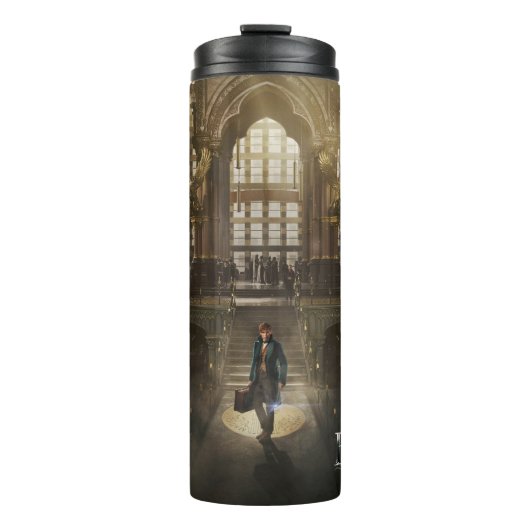 NEWT SCAMANDER™ am Hauptsitz von MACUSA™ Thermosbecher (Vorderseite)